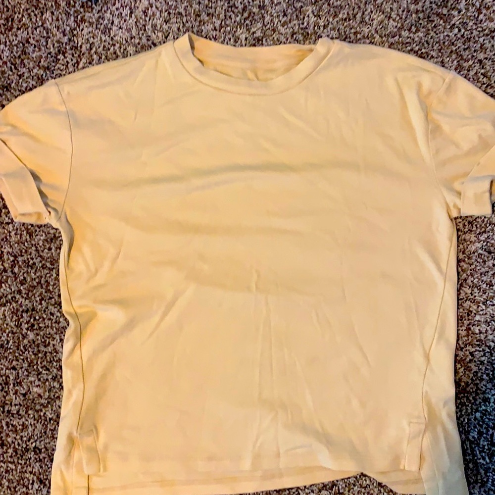 Basic yellow tee